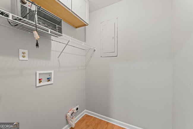 Building Photo - 4421 Jacobs Dr SW