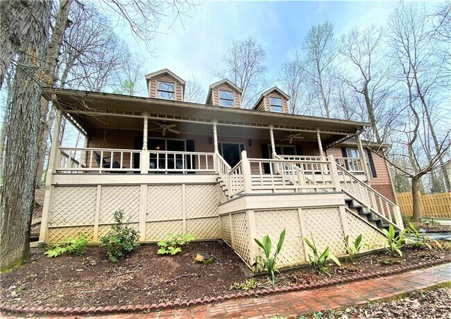 Primary Photo - 47 Geraldine Dr SE