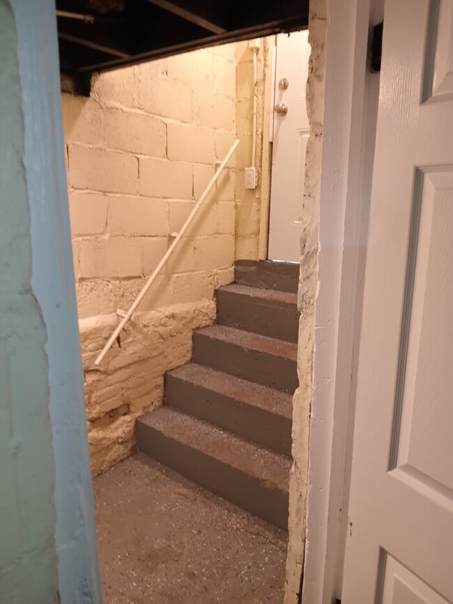 Building Photo - New rehabbed home