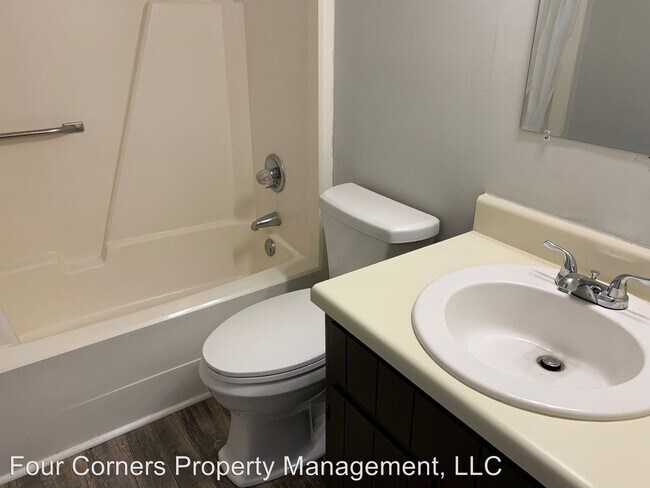 Building Photo - 1111 Birchcrest Dr