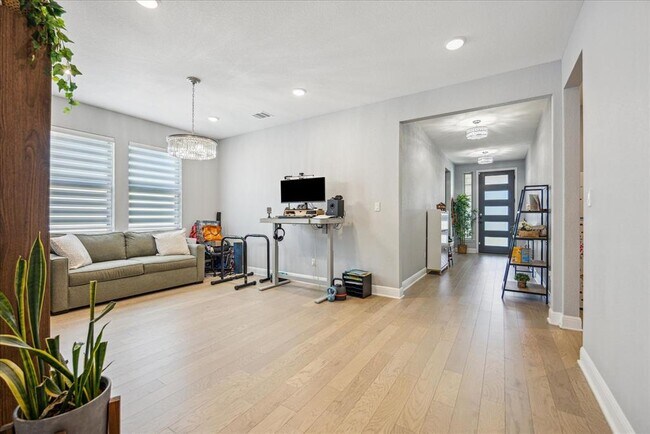 Building Photo - 1212 Brasano Pl
