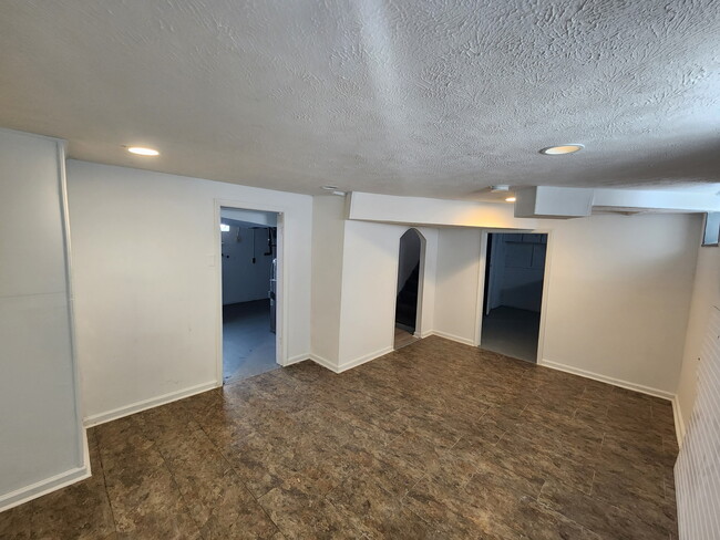 Building Photo - 13601 Beachwood Ave