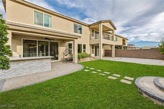 Building Photo - 4631 Amazing View St