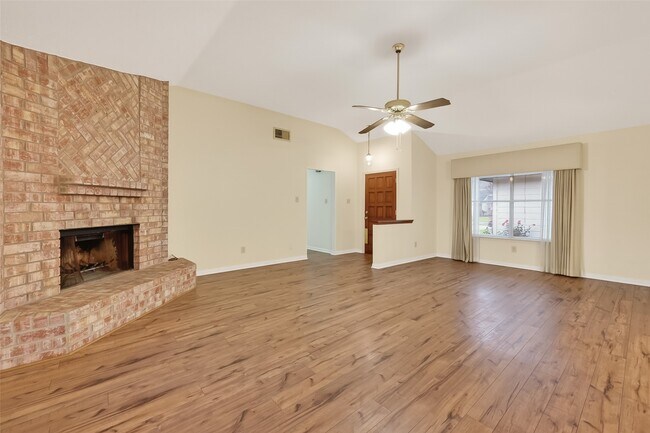 Building Photo - 21623 Crescent Heights St