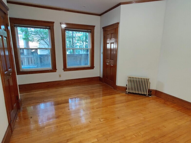 Building Photo - 37 Hawthorn St