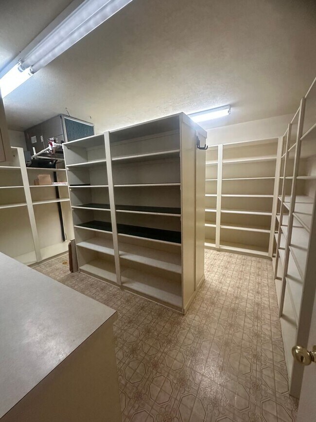 Building Photo - Charming Ranch Farmhouse in St. George – Spacious & Serene!