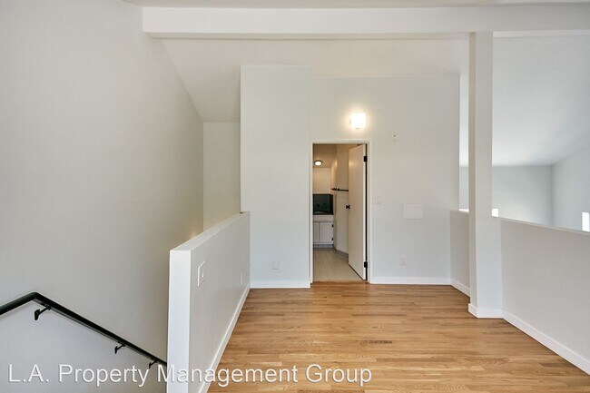 Building Photo - 2730 W Temple St