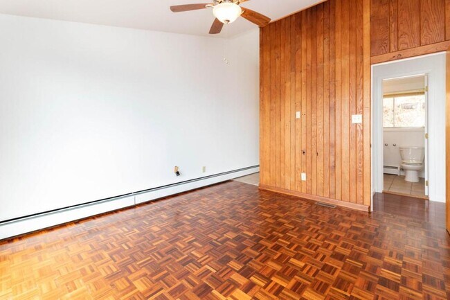 Building Photo - 200 Bent Tree Rd