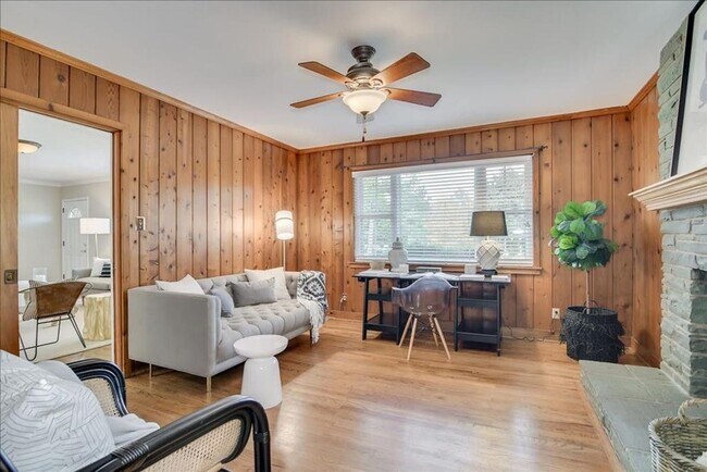 Building Photo - Beautiful West Augusta Ranch