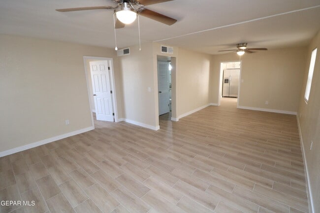 Building Photo - 536 Bataan Cir