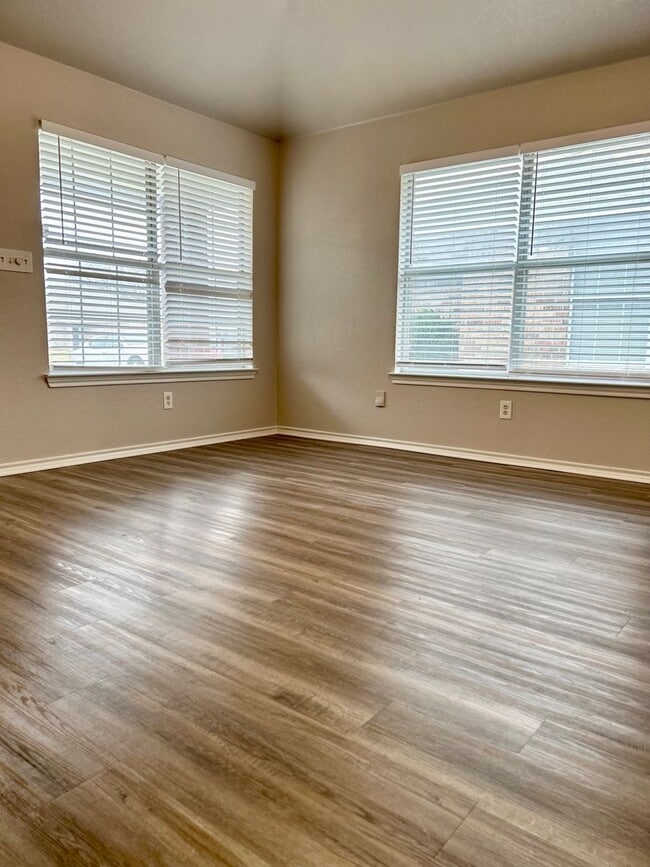 Building Photo - 314 Schumacher Dr