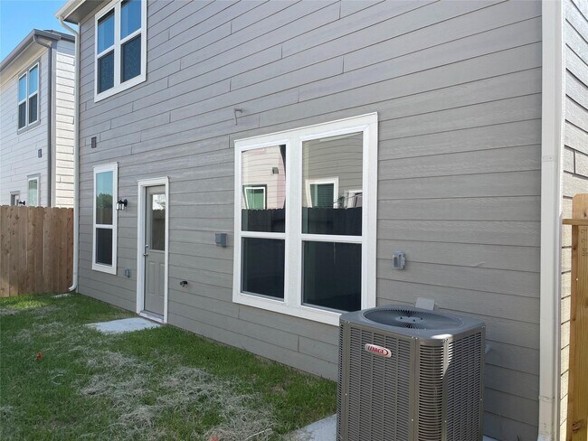 Building Photo - 10212 Gates Ml Rd