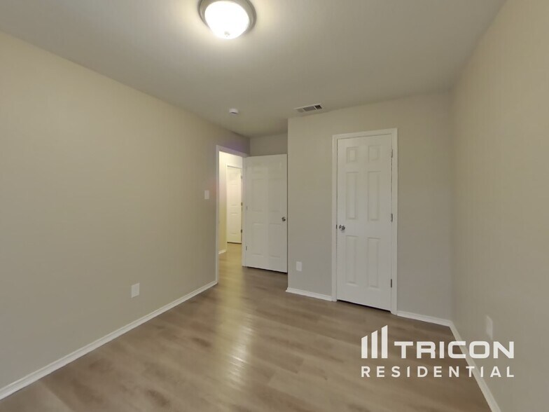 Building Photo - 1505 Nightingale Ct