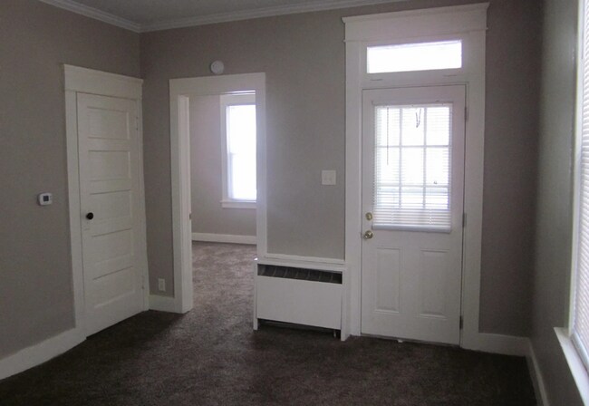 Building Photo - 801 Grace Ave