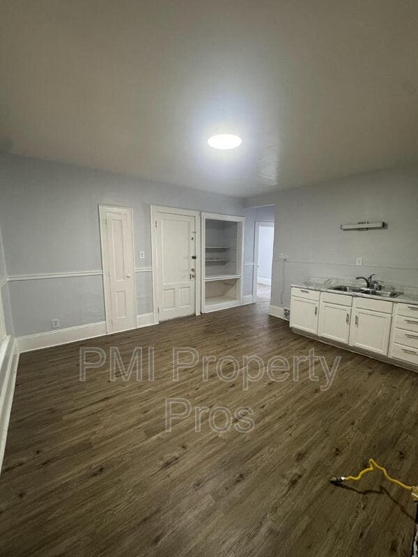 Building Photo - 3373 N Richards St