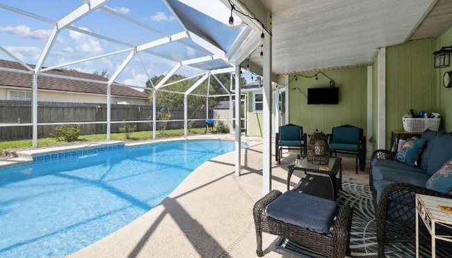 Building Photo - private - backyard fenced in large master suite!