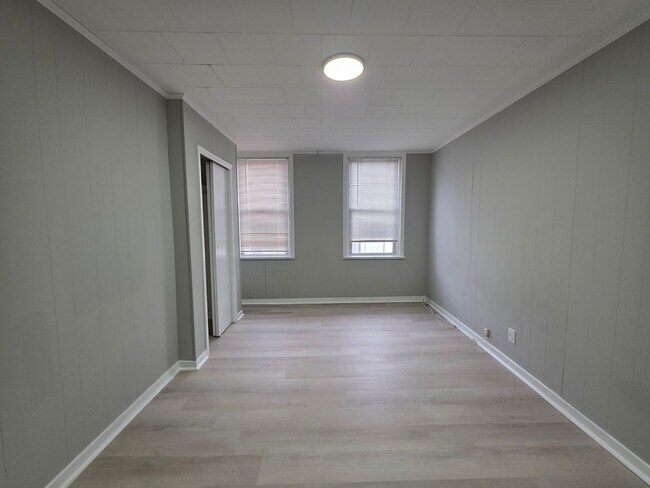 Building Photo - Newly Updated 3 bedroom 1 bathroom Apartment for Rent!