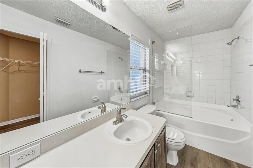 Building Photo - 11806 Brenford Crest Dr