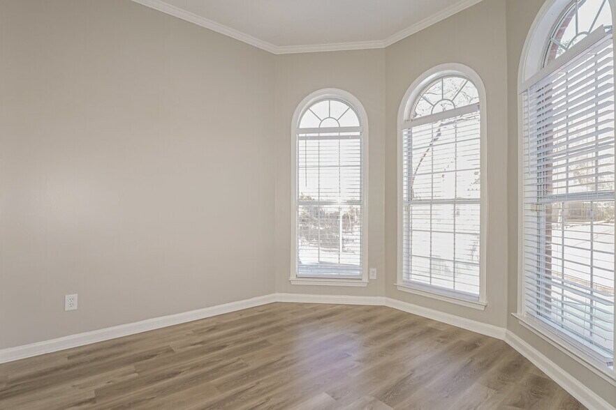 Building Photo - 20 Garden Springs Dr