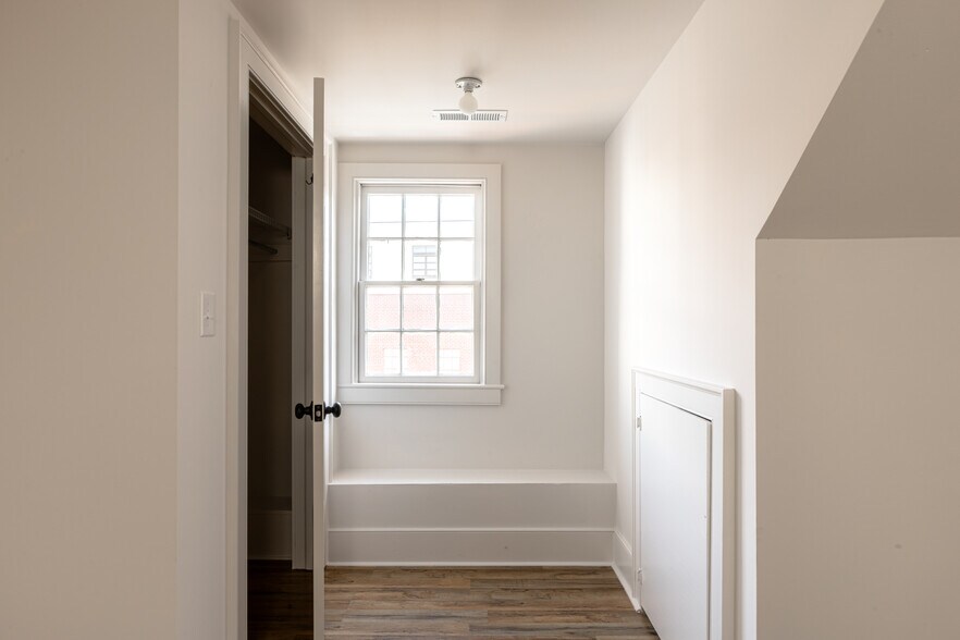 Building Photo - 82 Wentworth St