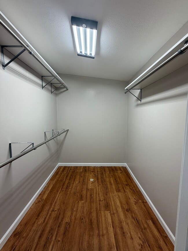 Building Photo - 1406 Flowing Wells Rd