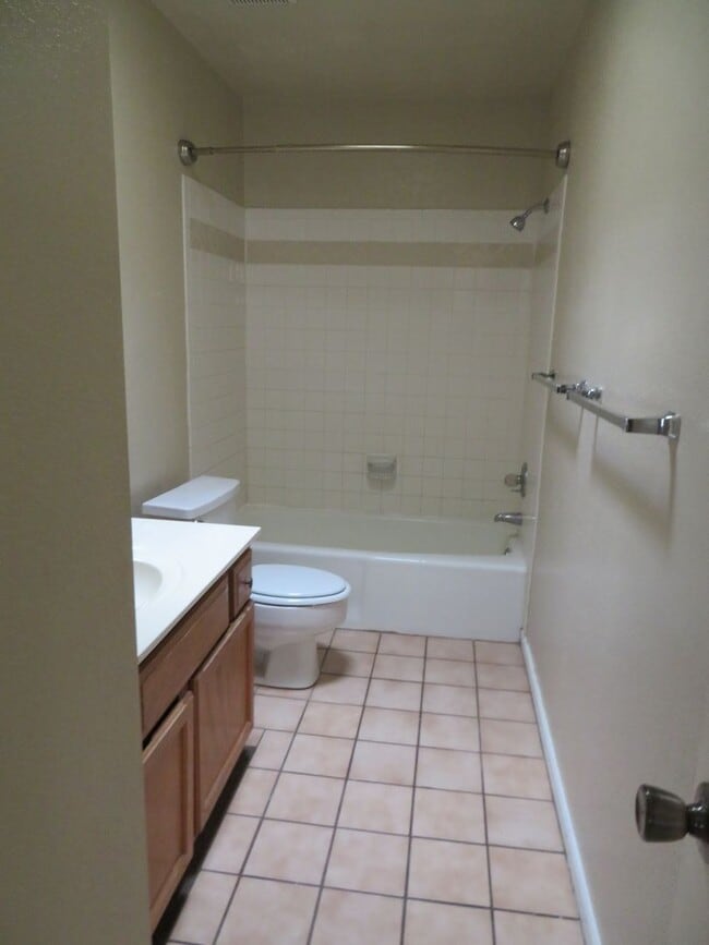 Building Photo - Clean 3 Bedroom 2 Bath Home For Rent