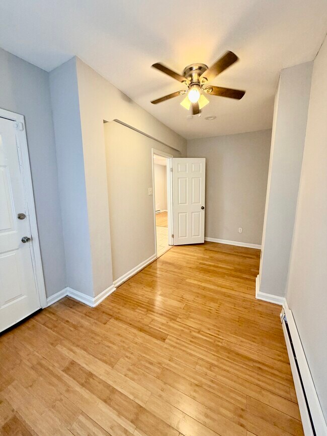 Building Photo - 6525 Saybrook Ave