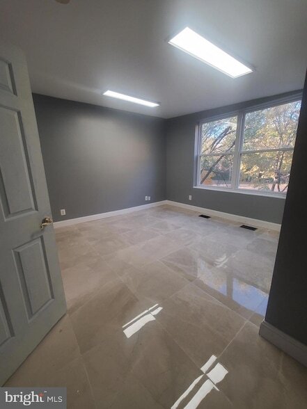 Building Photo - 620 Rodman St