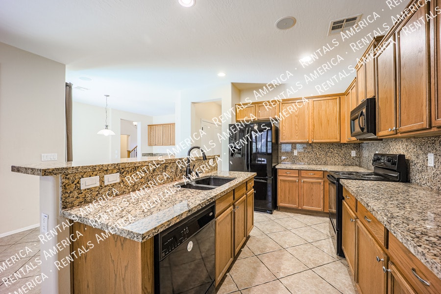 Building Photo - 3854 E Parkview Dr