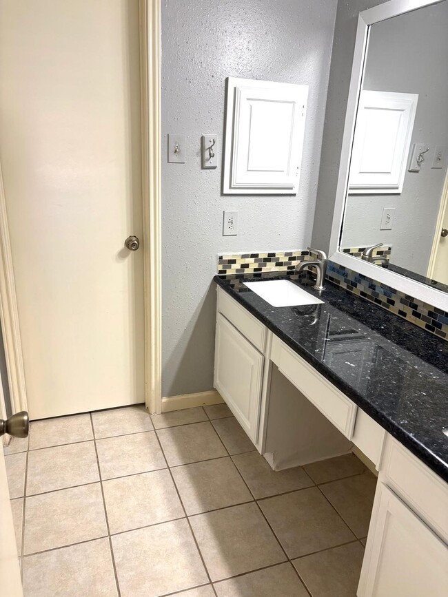 Building Photo - 2426 Planters Row