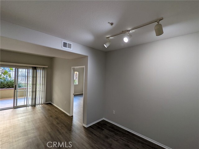Building Photo - 1215 E San Antonio Dr