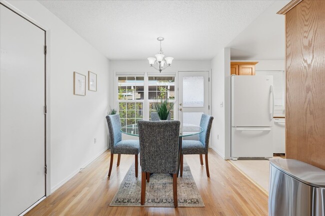 Building Photo - 5330 SW Mayfair Ct