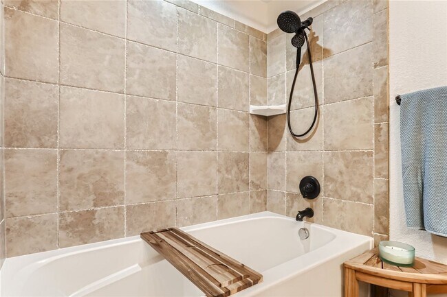 Building Photo - Highly desirable City Park one bed condo!