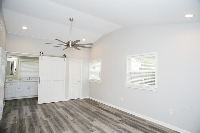 Building Photo - 109 Walnut St