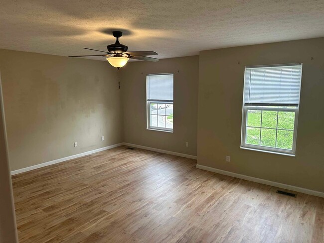 Building Photo - 389 Meadow Springs Dr