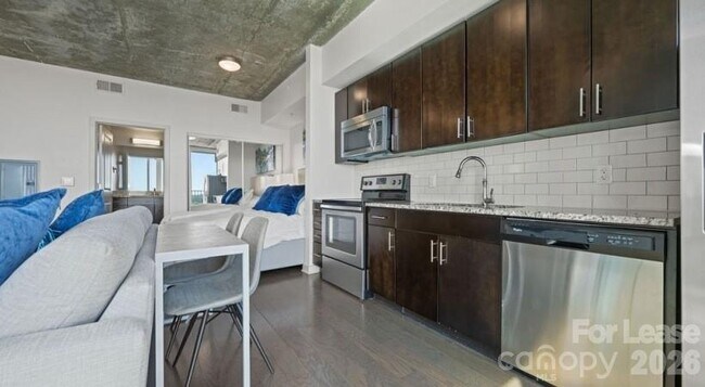 Building Photo - 640 N Church St