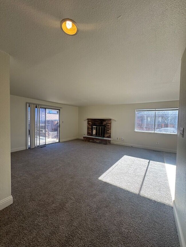 Building Photo - Spacious 5 Bedroom Home in NW Reno with 2 Primary Suites