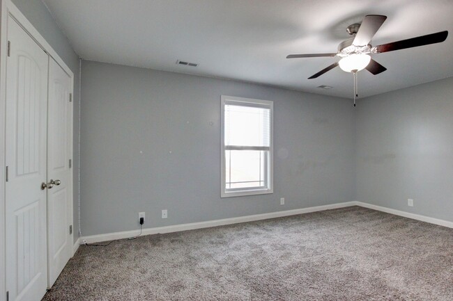 Building Photo - Show stopper.  Bonus room is a What?