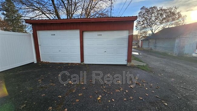 Building Photo - 1222 E Baldwin Ave