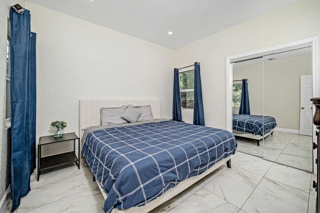 Building Photo - 219 Utah St