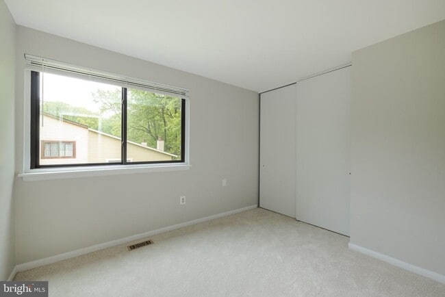 Building Photo - 5620 Summer Oak Way