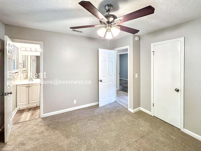 Building Photo - 4228 Valley Grove Dr