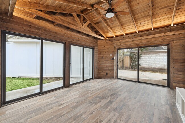 Building Photo - 9719 Springmont Dr