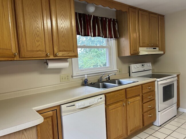 Building Photo - 3738 Green Acre Dr