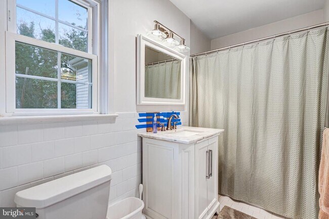 Building Photo - 1504 Wake Forest Dr