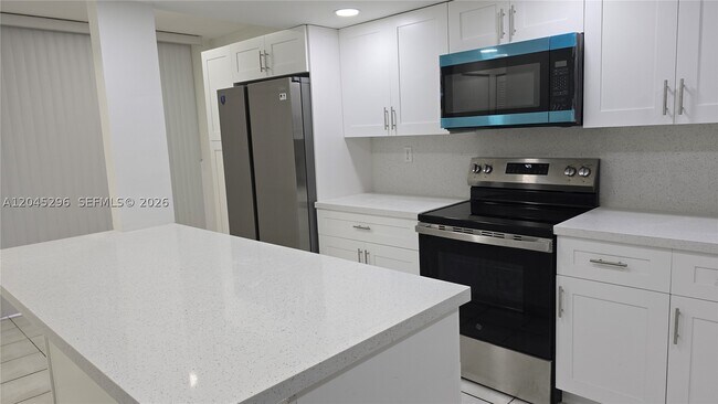 Building Photo - 2810 SW 87th Ave
