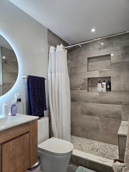 Building Photo - 1634 NE 4th Pl