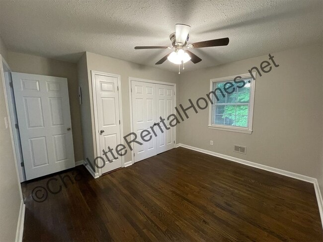 Building Photo - Nice home on quiet street