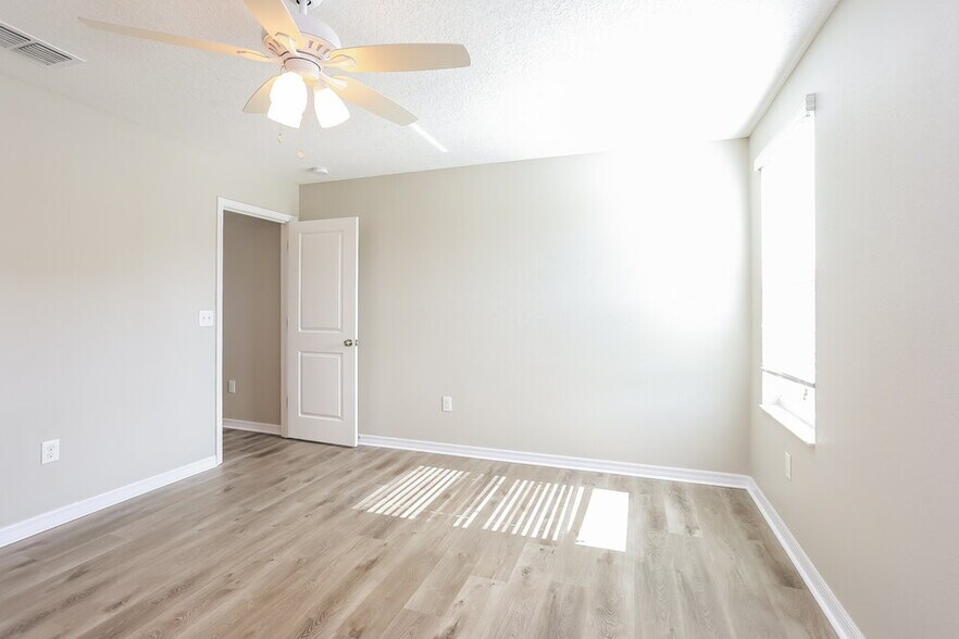 Building Photo - 137 Cascade Bend Dr