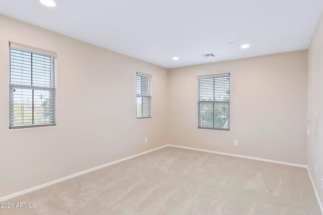 Building Photo - 4634 E Tierra Buena Ln